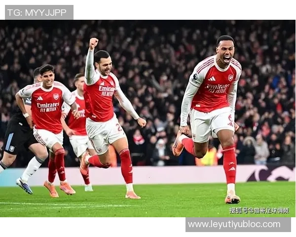 内维尔赞凯塞多为英超最佳中场卡拉格力挺赖斯更具全能与控球优势